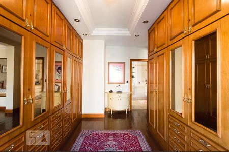 Apartamento à venda com 290m², 2 quartos e 1 vaga Apartamento à venda com 290m², 2 quartos e 1 vagaCloset da suíte 1