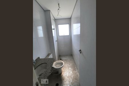 Banheiro de apartamento para alugar com 2 quartos, 52m² em Ferrazópolis, São Bernardo do Campo