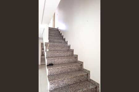 Escadas  de casa à venda com 3 quartos, 120m² em Vila Alpina, São Paulo