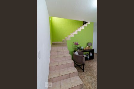 Escadas de casa à venda com 4 quartos, 240m² em Parque Continental Iii, Guarulhos
