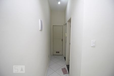 Corredor de kitnet/studio para alugar com 1 quarto, 28m² em Centro, Rio de Janeiro