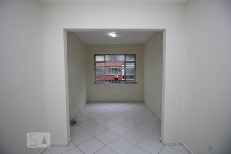 Sala de kitnet/studio para alugar com 1 quarto, 28m² em Centro, Rio de Janeiro