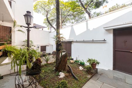 Jardim de casa para alugar com 4 quartos, 362m² em Indianópolis, São Paulo