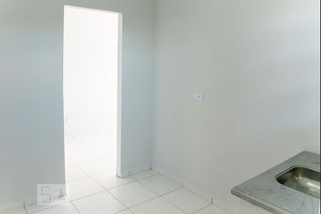 Cozinha de kitnet/studio para alugar com 1 quarto, 23m² em Vila Tolstoi, São Paulo