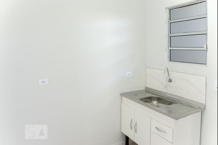 Cozinha de kitnet/studio para alugar com 1 quarto, 23m² em Vila Tolstoi, São Paulo