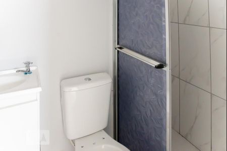 Banheiro de kitnet/studio para alugar com 1 quarto, 23m² em Vila Tolstoi, São Paulo