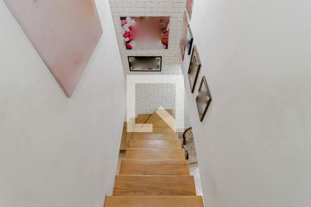 Escadas de casa à venda com 5 quartos, 230m² em Vila Santa Teresa (zona Sul), São Paulo