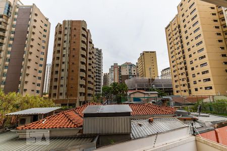 Vista da suíte de apartamento para alugar com 1 quarto, 45m² em Cambuí, Campinas