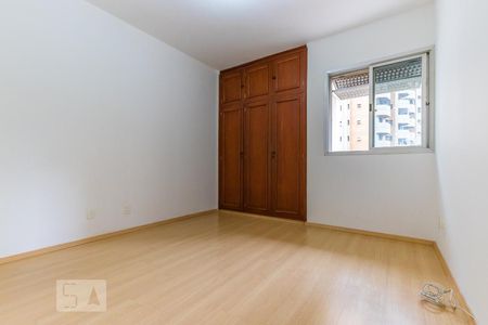 Quarto da suíte de apartamento para alugar com 1 quarto, 45m² em Cambuí, Campinas