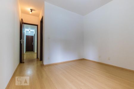 Quarto da suíte de apartamento para alugar com 1 quarto, 45m² em Cambuí, Campinas