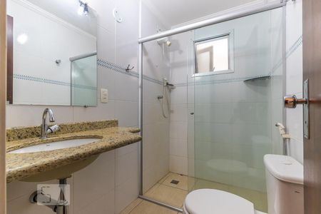 Banheiro da suíte de apartamento para alugar com 1 quarto, 45m² em Cambuí, Campinas