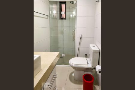 Banheiro de apartamento à venda com 1 quarto, 40m² em Indianópolis, São Paulo