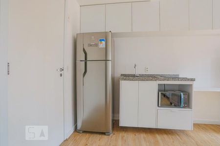 Cozinha de kitnet/studio para alugar com 1 quarto, 28m² em Liberdade, São Paulo