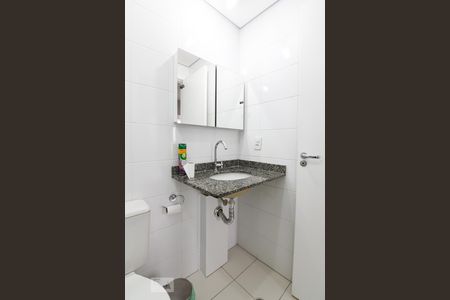 Banheiro de apartamento à venda com 2 quartos, 50m² em Vila Pires, Santo André