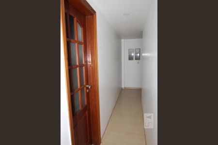 Corredor de apartamento para alugar com 2 quartos, 64m² em Pilares, Rio de Janeiro