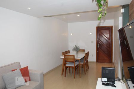 Sala de apartamento para alugar com 2 quartos, 64m² em Pilares, Rio de Janeiro