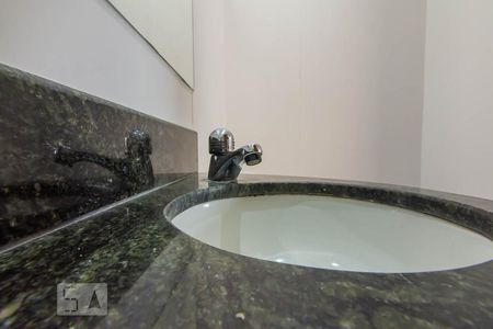 Torneira Banheiro Social de apartamento para alugar com 1 quarto, 50m² em Anchieta, Belo Horizonte