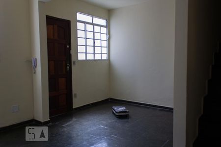 Sala de casa de condomínio para alugar com 3 quartos, 65m² em Palmares, Belo Horizonte