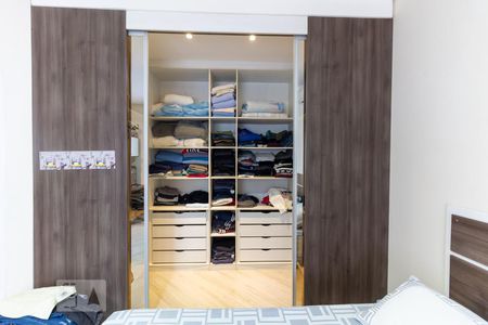 Closet da suíte 2 de casa à venda com 4 quartos, 759m² em Vila Paranaguá, São Paulo