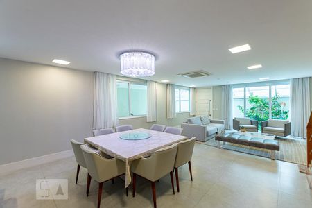 Sala de casa à venda com 5 quartos, 330m² em Icaraí, Niterói