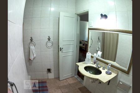 Banheiro de apartamento para alugar com 1 quarto, 76m² em Humaitá, Rio de Janeiro