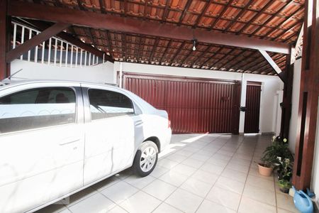 Garagem de casa à venda com 2 quartos, 100m² em Vila Gustavo, São Paulo