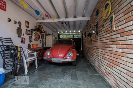 Garagem de casa à venda com 3 quartos, 140m² em Parque Colonial, São Paulo