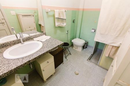Banheiro 01 de casa à venda com 4 quartos, 225m² em Lapa, São Paulo