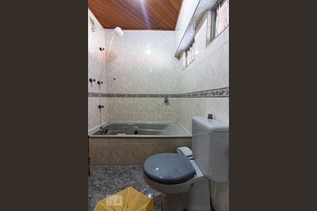 Banheiro da Suite de casa à venda com 3 quartos, 310m² em Pestana, Osasco