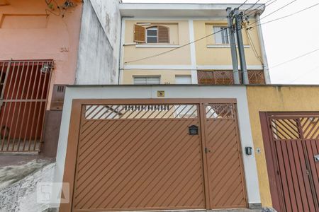 Fachada de casa à venda com 2 quartos, 250m² em Piqueri, São Paulo