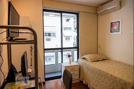 Quarto 1 de apartamento para alugar com 3 quartos, 121m² em Leme, Rio de Janeiro