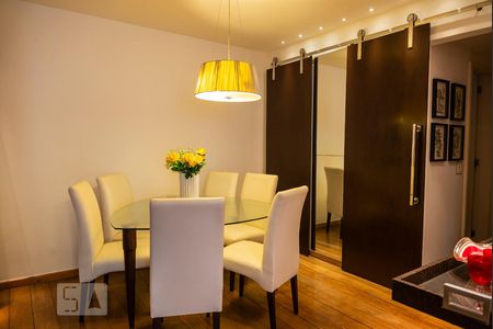 Sala de apartamento para alugar com 3 quartos, 121m² em Leme, Rio de Janeiro