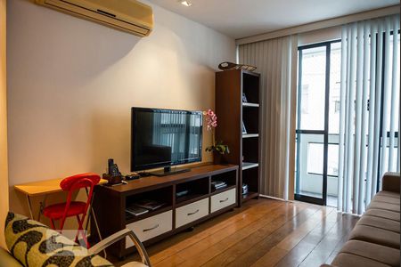 Sala de apartamento para alugar com 3 quartos, 121m² em Leme, Rio de Janeiro