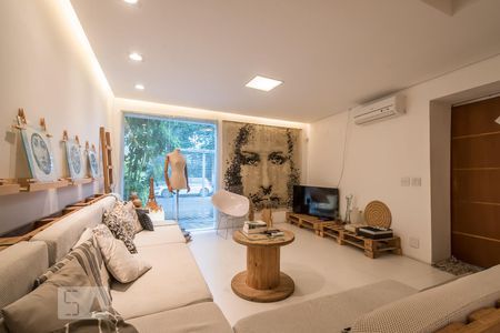 Sala de casa para alugar com 5 quartos, 230m² em Vila Gertrudes, São Paulo