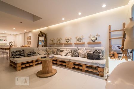 Sala de casa para alugar com 5 quartos, 230m² em Vila Gertrudes, São Paulo