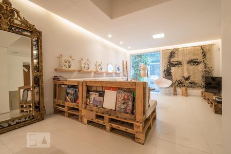 Sala de casa para alugar com 5 quartos, 230m² em Vila Gertrudes, São Paulo