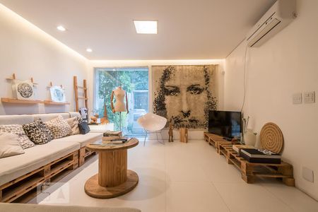 Sala de casa para alugar com 5 quartos, 230m² em Vila Gertrudes, São Paulo