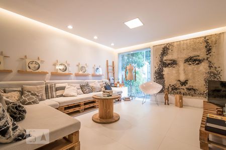 Sala de casa para alugar com 5 quartos, 230m² em Vila Gertrudes, São Paulo