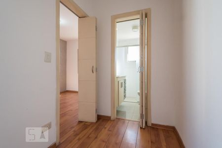 Acesso Quarto e Banheiro de apartamento para alugar com 1 quarto, 45m² em Campo Belo, São Paulo