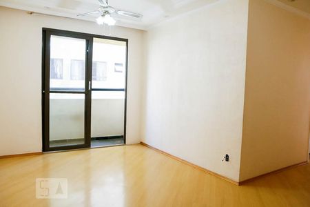 Sala de apartamento para alugar com 3 quartos, 64m² em Jardim das Flores, São Paulo