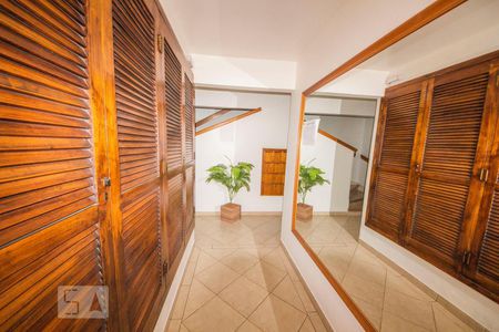 Hall de Entrada de apartamento à venda com 2 quartos, 76m² em São Sebastião, Porto Alegre