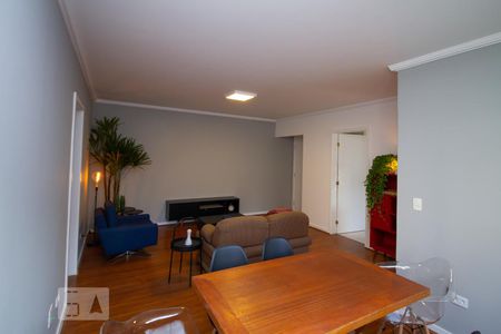 Sala de apartamento para alugar com 2 quartos, 86m² em Água Verde, Curitiba