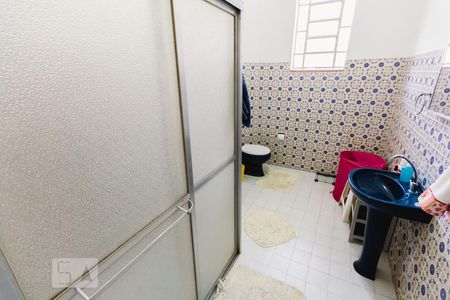 Banheiro 01 de casa à venda com 4 quartos, 390m² em Vila Ipojuca, São Paulo