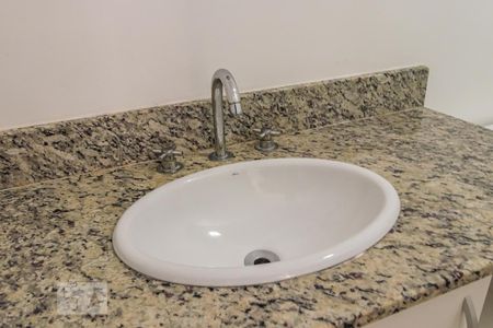 Detalhe do Banheiro da Suíte de apartamento para alugar com 1 quarto, 51m² em Empresarial 18 do Forte, Barueri