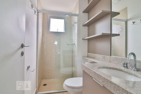 Banheiro de apartamento para alugar com 1 quarto, 40m² em Pinheiros, São Paulo