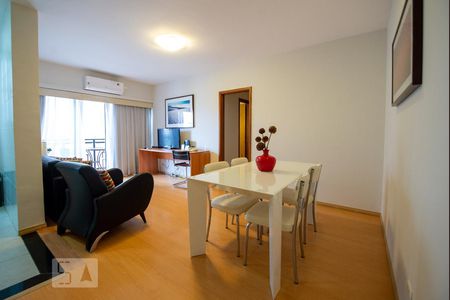 Sala de apartamento para alugar com 2 quartos, 63m² em Leblon, Rio de Janeiro