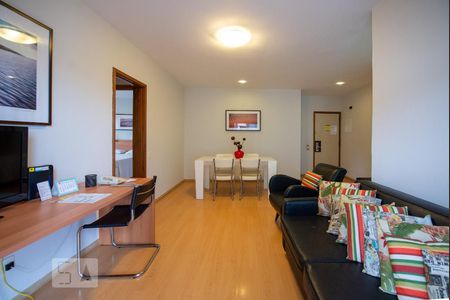 Sala de apartamento para alugar com 2 quartos, 63m² em Leblon, Rio de Janeiro