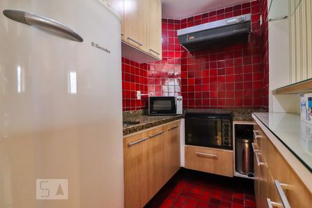 Cozinha de apartamento para alugar com 1 quarto, 42m² em Cerqueira César, São Paulo