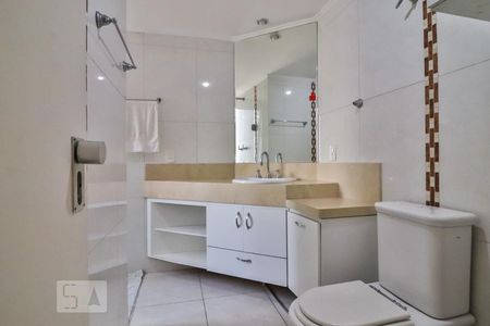 Banheiro de apartamento para alugar com 1 quarto, 42m² em Cerqueira César, São Paulo