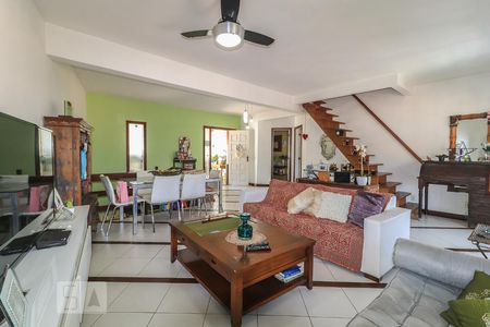 Sala 1 de casa de condomínio para alugar com 4 quartos, 600m² em Freguesia (jacarepaguá), Rio de Janeiro